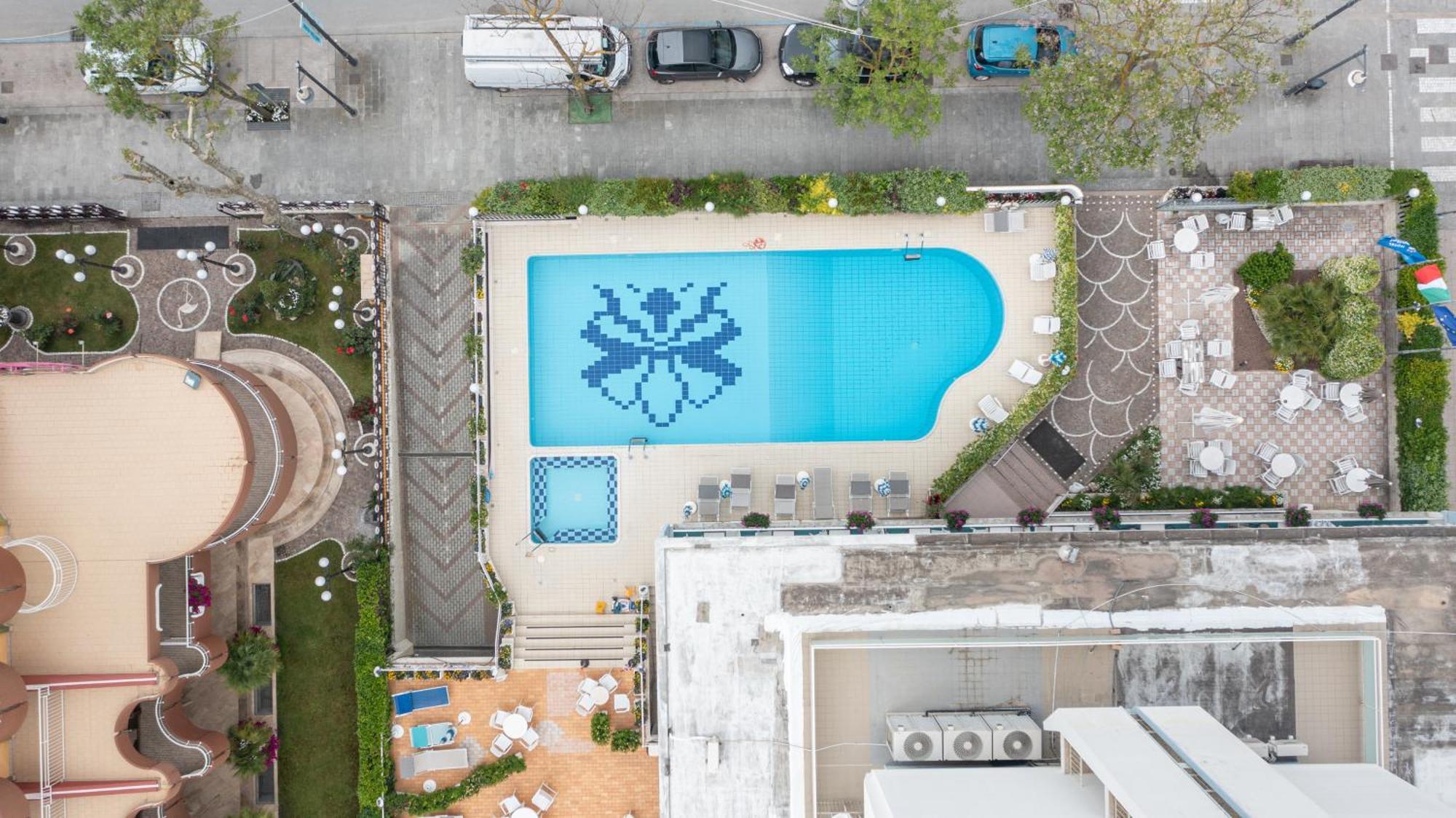 Hotel Capitol ガッテーオ・ア・マーレ エクステリア 写真